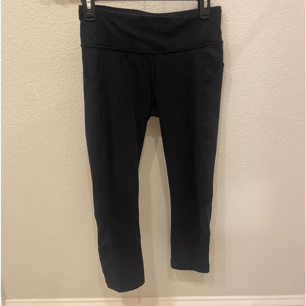 Size 6-LuluLemon Cropped 21” inseam Leggings